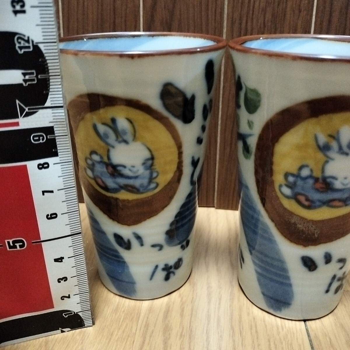 ▼ 夕立窯≪カップ　2個≫陶器製　フリーカップ　ペア　幸せうさぎ　グラス　ウサギ_画像2