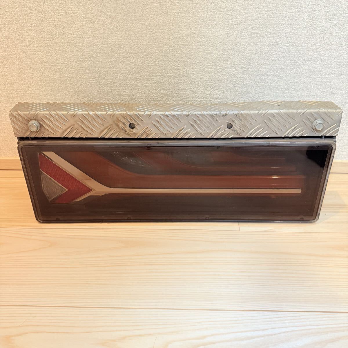 小纟☆コイト☆流鏑馬 トラック用オールLEDリアコンビネーションランプ☆シーケンシャル☆縞板付き