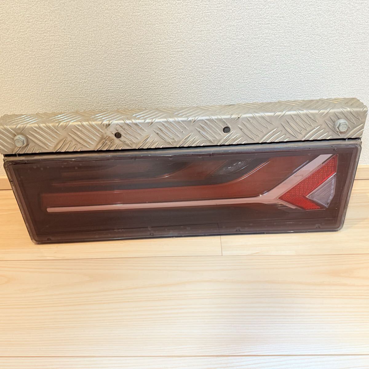 小纟☆コイト☆流鏑馬 トラック用オールLEDリアコンビネーションランプ☆シーケンシャル☆縞板付き