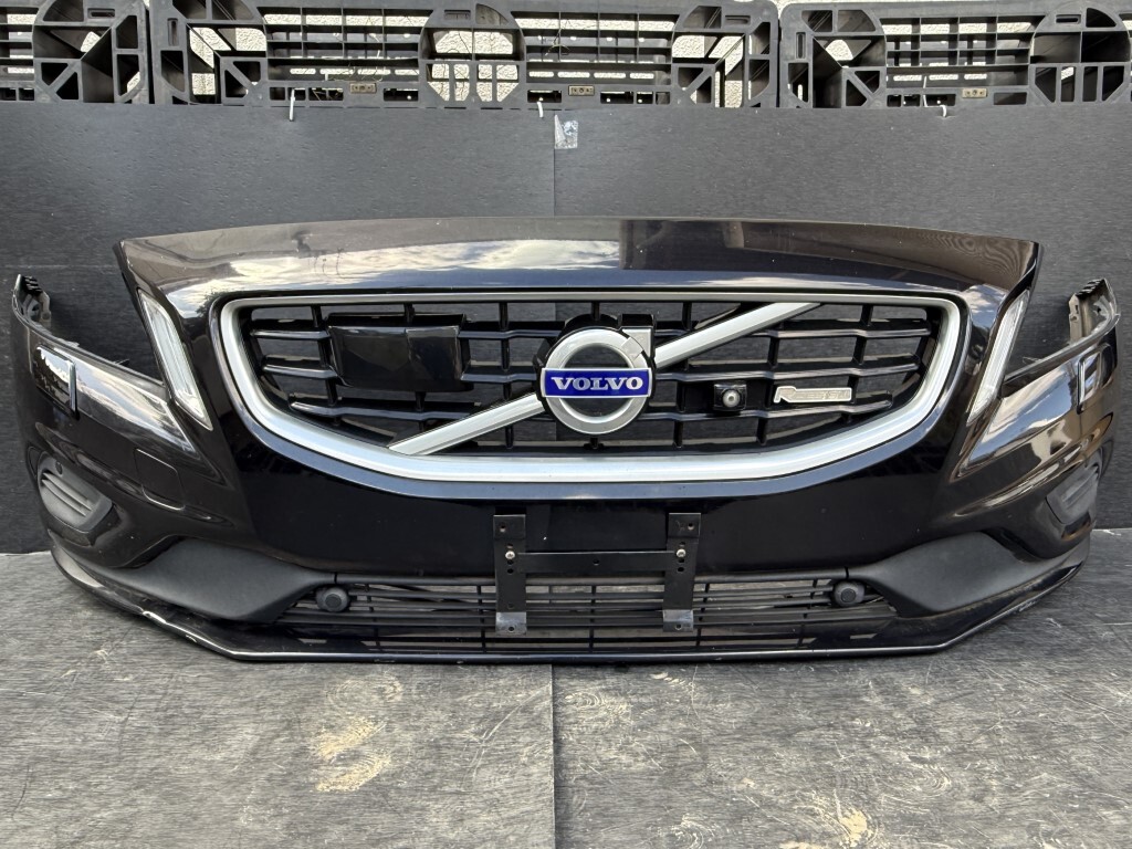 ボルボ V60 T6 AWD (FB6304T FB) 純正 フロントバンパー ブラック系 31290975 Fバンパー 黒系 Volvo p057778_画像1