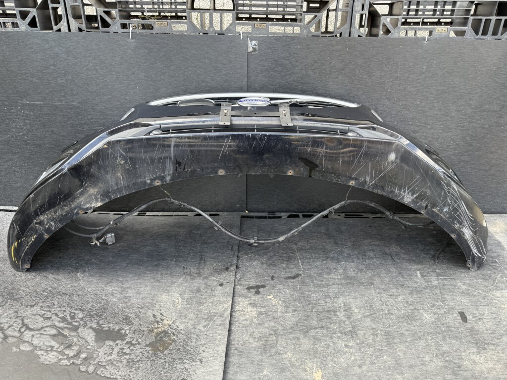 ボルボ V60 T6 AWD (FB6304T FB) 純正 フロントバンパー ブラック系 31290975 Fバンパー 黒系 Volvo p057778_画像6