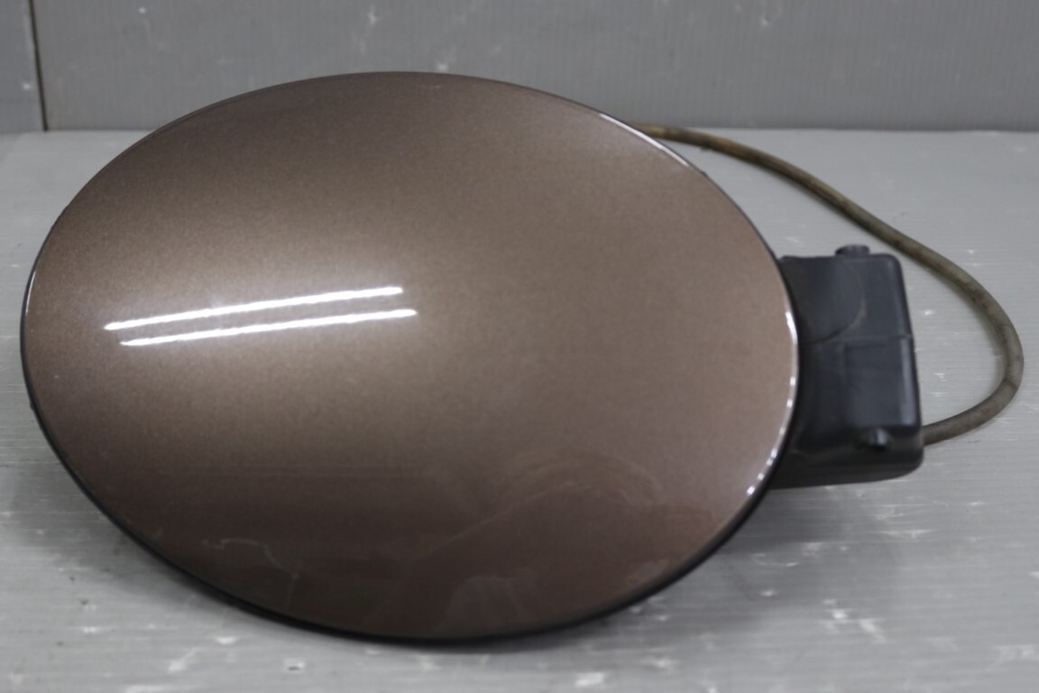 VW ザ ビートル ブロンズ (16C) 純正 フューエルリッド フューエルリッド 茶色 ブラウン系 破損無 フォルクスワーゲン p056923_画像1