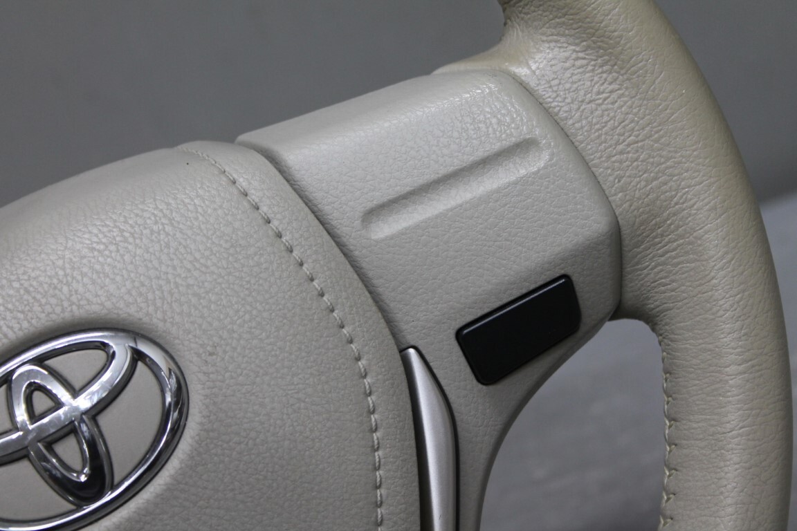 トヨタ アイシス L Gエディション 後期 (ZGM10) ステアリングホイール ハンドル スイッチ ホーンパット レザー 45100-12F80 p057909_画像2