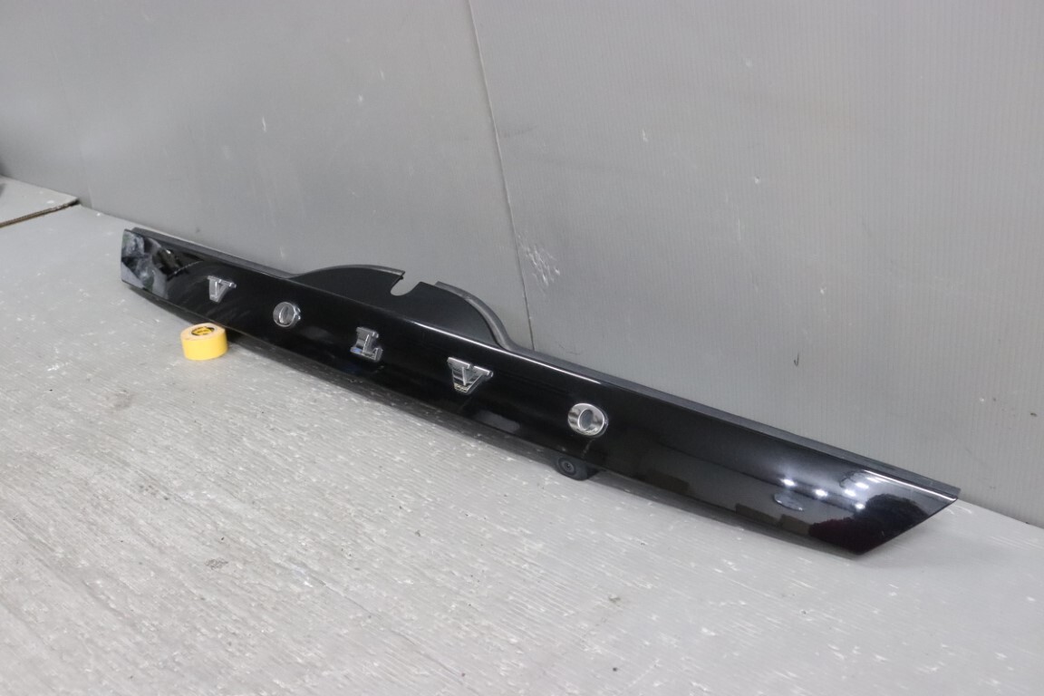 ボルボ V60 T4 (FB4165T) 純正 リアガーニッシュ ブラック系 黒系 Volvo 破損無 p051605_画像2