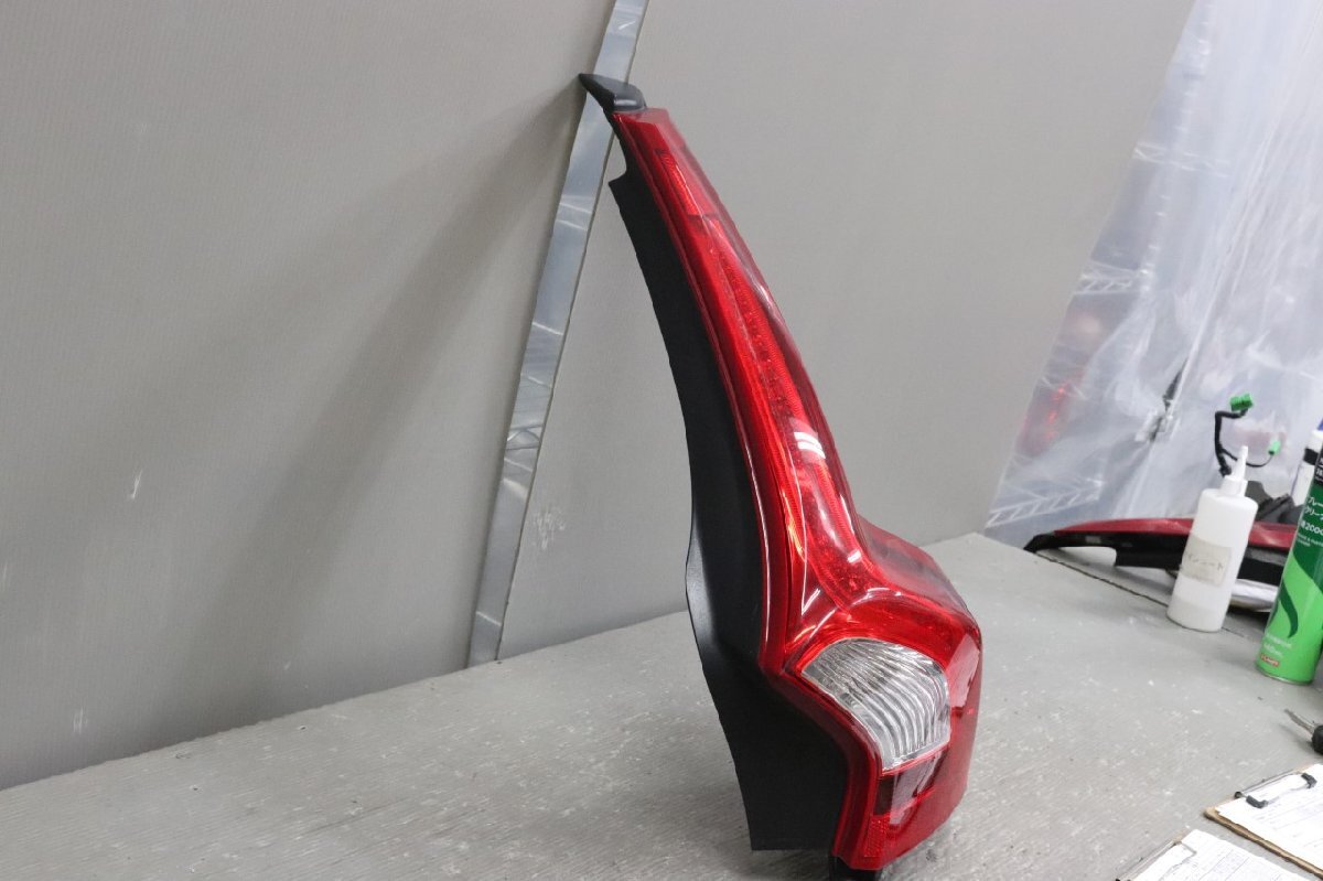  Volvo V60 Drive e правый H (FB4164T) оригинальный правый задний фонарь 31214964 21.49.02.01 LED все лампочка-индикатор OK задние фонари повреждение нет гарантия работы p050829