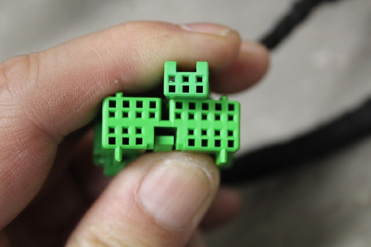 ボルボ S60 ドライブe 右H (FB4164T) 純正 右 ドアミラー 電格 14ピン+2ピン ウェルカムランプ 紺系 Volvo ネイビー系 右ミラー p049829_画像9