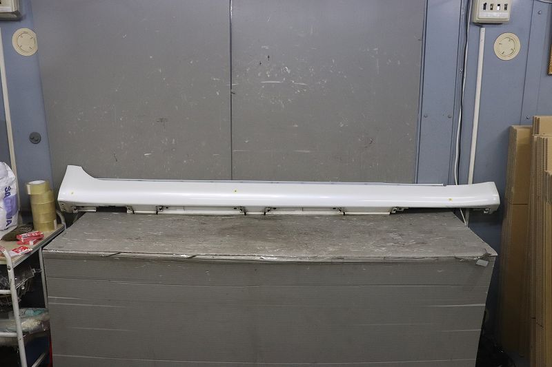 レクサス LS460 前期 (USF40) 純正 右 サイドステップ 077 75851-50040 Lexus ホワイトパールクリスタルシャイン p030573_画像1