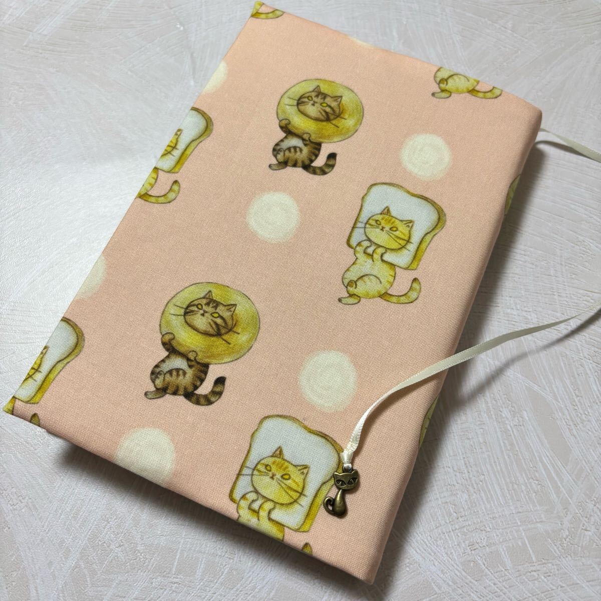 【単行本ブックカバー】こむぎ猫×ネコチャーム_画像1