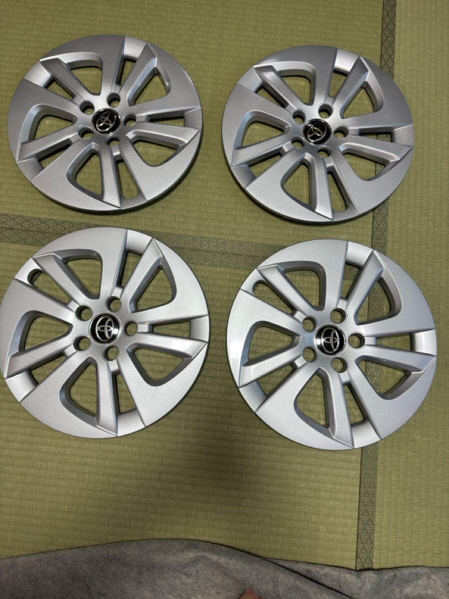 トヨタ プリウス50純正15インチホイールキャップ 新品4本_画像1