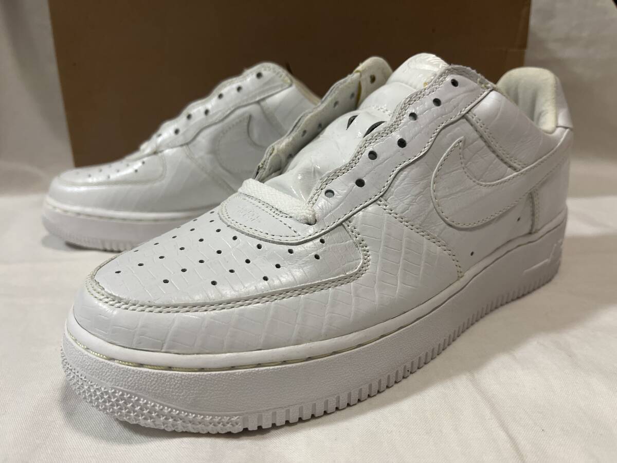 新品 DS 2004 NIKE HTM AIR FORCE 1 US9 (305895-111)(P-2-16)_画像1