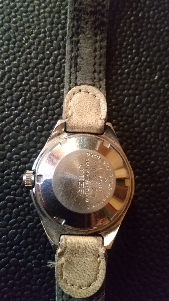 稼動品 Seiko セイコー レディース腕時計 エメラルドグリーンの文字盤 3針＋カレンダー 2706-0250/401509 yk-019_画像2