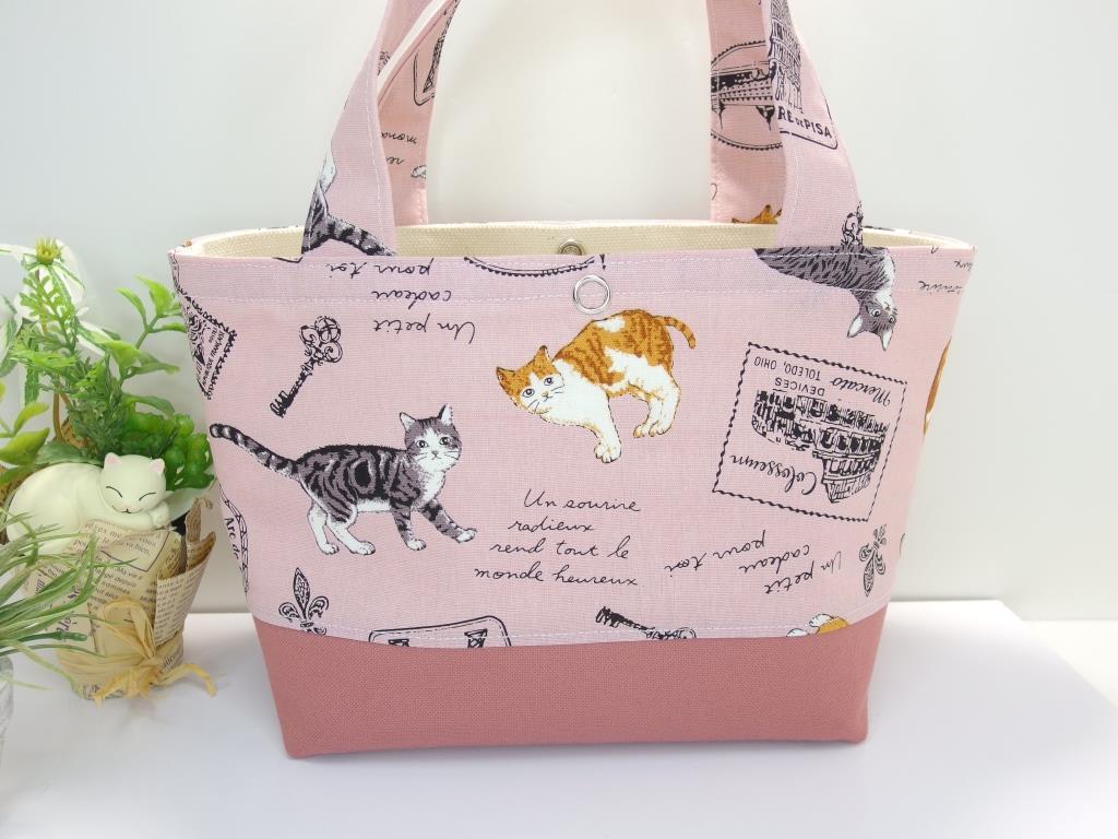 ハンドメイド 猫と英字柄のランチトートバッグ ②切替くすみピンク