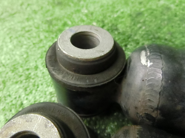 特価sale☆ プジョー 208 アリュールソエロPG・A9HN01 2015年・リアショックアブソーバー・左右セット・即発送_画像3