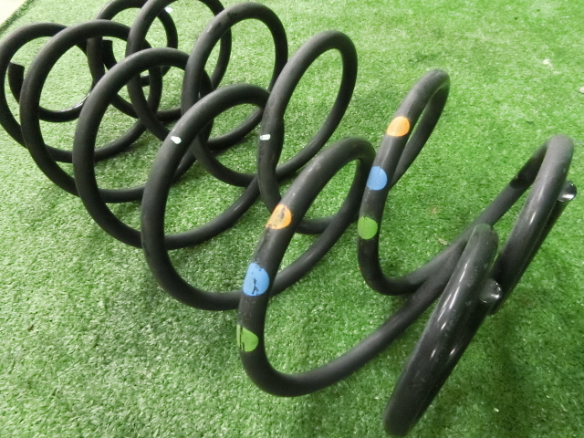 特価sale☆ プジョー 208 アリュールソエロPG・A9HN01 2015年・リアコイルスプリング・左右セット・即発送_画像2