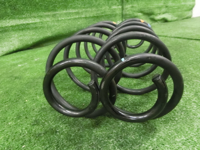 特価sale☆ プジョー 208 アリュールソエロPG・A9HN01 2015年・リアコイルスプリング・左右セット・即発送_画像3