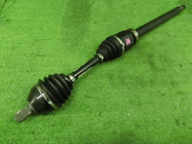 特価sale☆ VOLVO ボルボ V70 2.5T LE・BB5254W 2009年式・右フロントドライブシャフト・P30783206 T080223 即発送_画像1