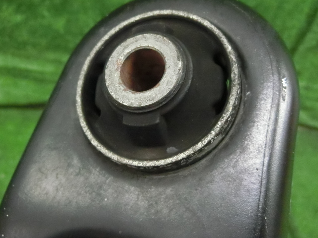 特価sale☆ プジョー 208 アリュールソエロPG・A9HN01 2015年・右フロントロアアーム・ロワアーム・即発送_画像2