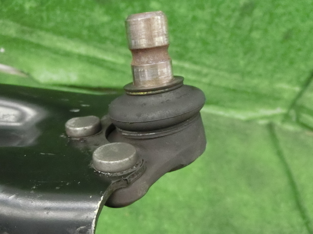 特価sale☆ プジョー 208 アリュールソエロPG・A9HN01 2015年・右フロントロアアーム・ロワアーム・即発送_画像4