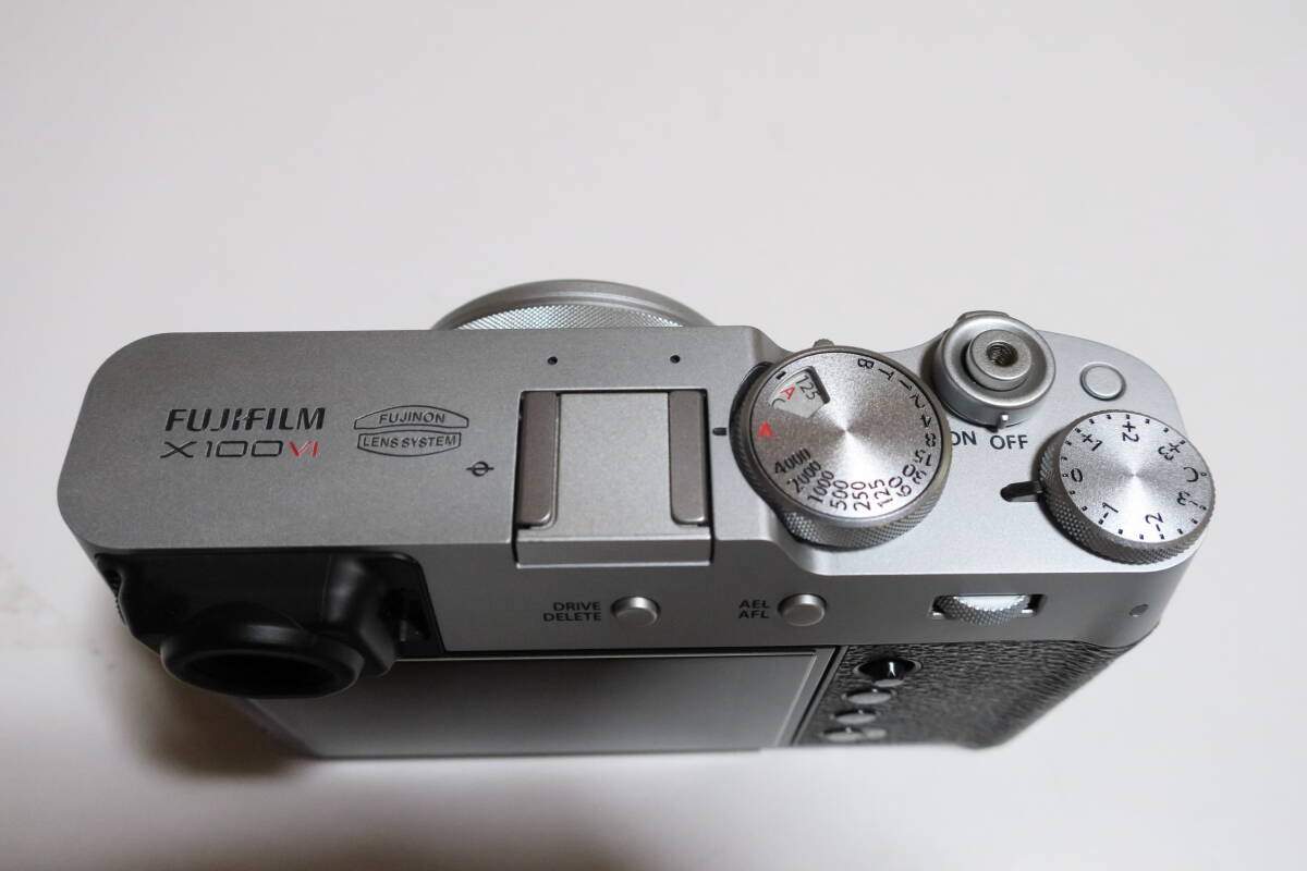 美品　FUJIFILM　富士フイルム　 X100VI　シルバー