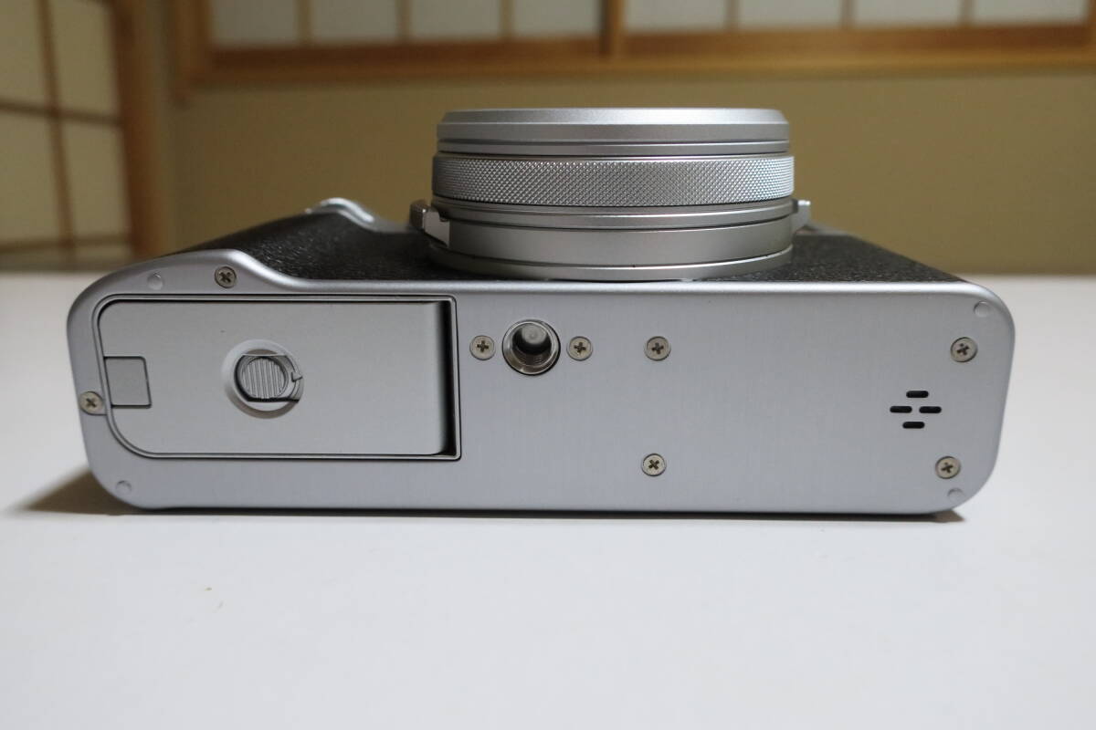 美品　FUJIFILM　富士フイルム　 X100VI　シルバー