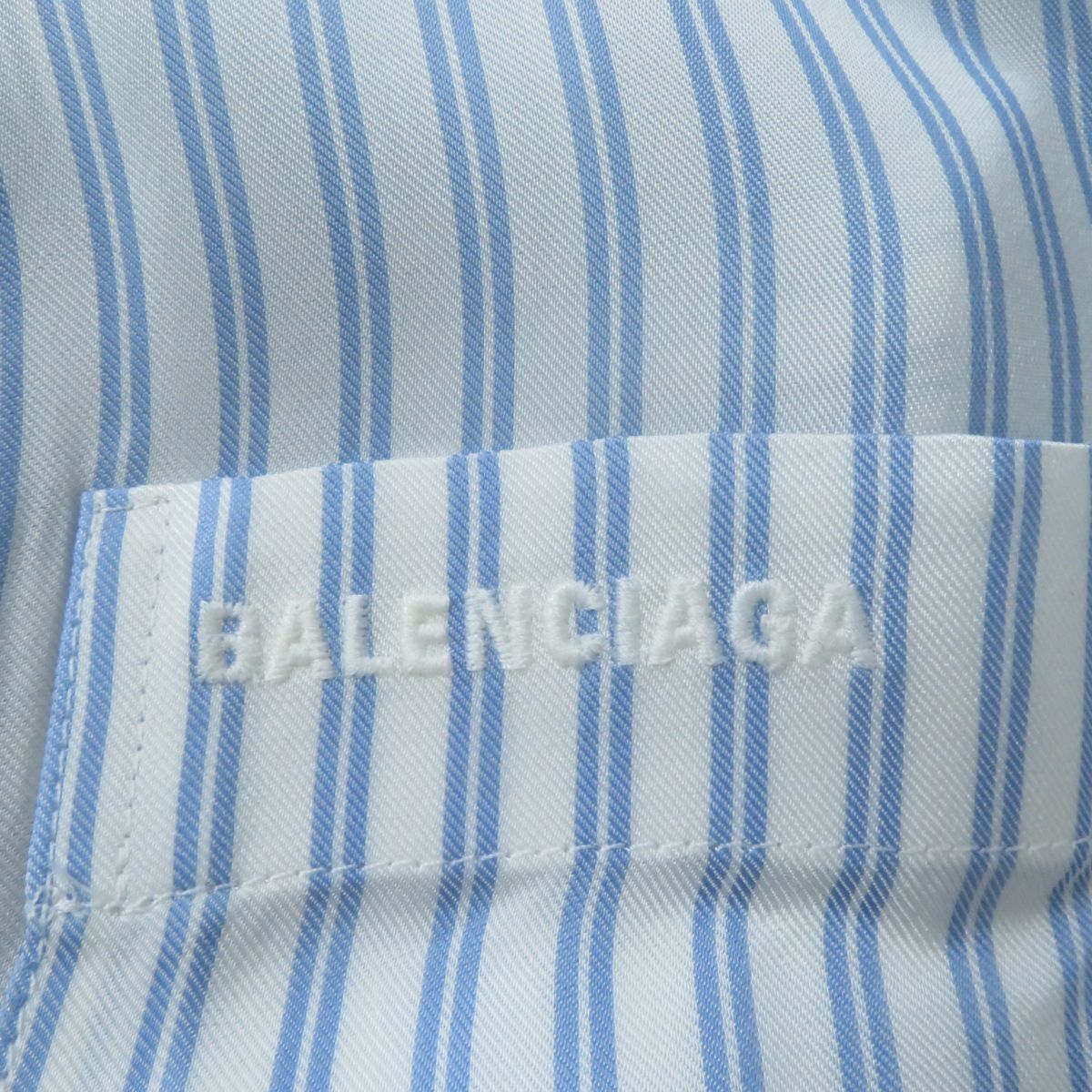  превосходный товар *20 год стандартный товар BALENCIAGA Balenciaga 659507 с вышитым логотипом Logo кнопка * лента есть полоса рисунок длинный рукав cupra рубашка белый × бледно-голубой 34