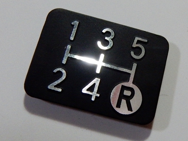 Tuningfan ダイヤカット シフトパターン プレート 5MT 5速マニュアル車用 SPP-K501 精密 立體感 プレス金型 日本制 エンブレム ステッカー