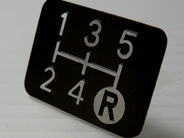 Tuningfan ダイヤカット シフトパターン プレート 5MT 5速マニュアル車用 SPP-K501 精密 立體感 プレス金型 日本制 エンブレム ステッカー