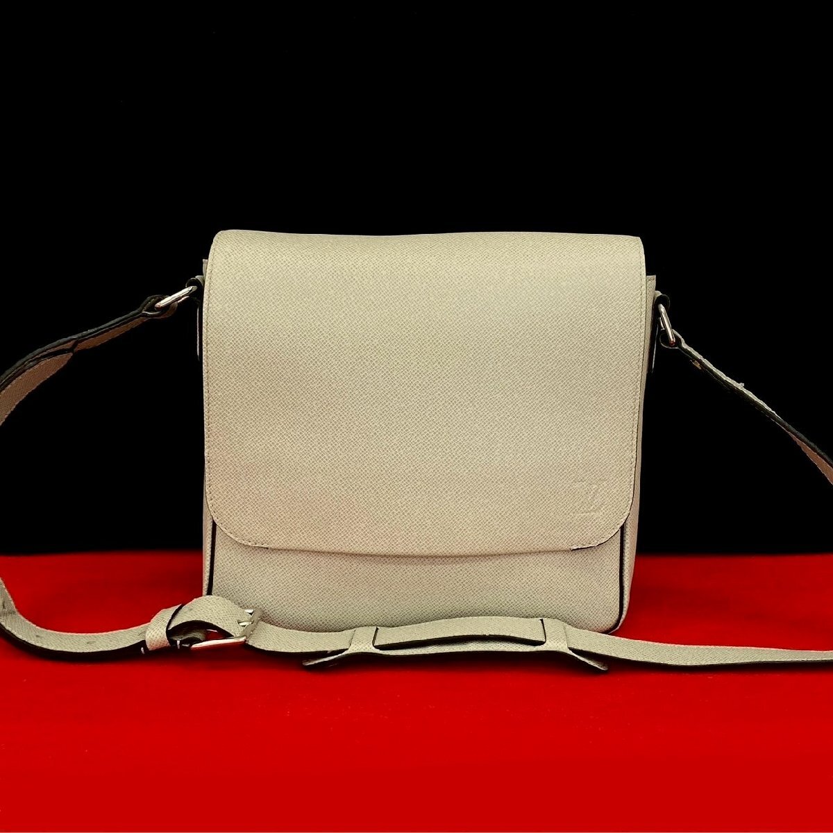 極 美品 LOUIS VUITTON ルイヴィトン ロマン PM タイガ レザー 本革 ショルダーバッグ ボディバッグ ポレール ライトグレー 40197_画像1