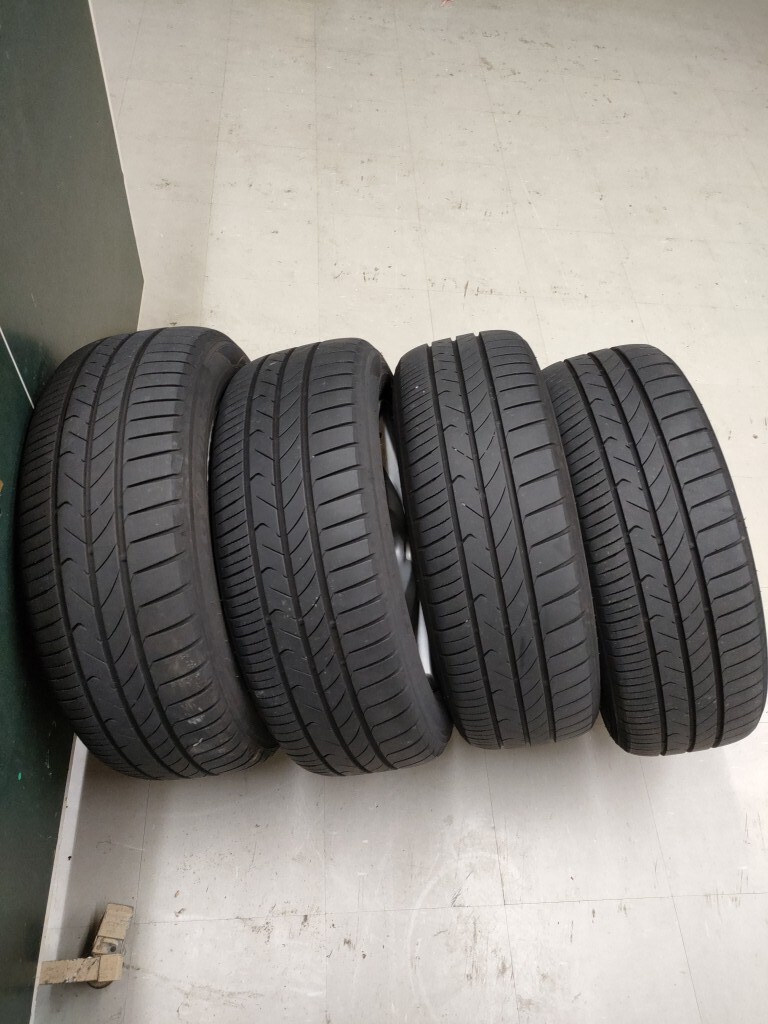 215/60R17 96H ToyoTIRES 4本セット　TOYOTAホイール付　溝7mm スタッドレスタイヤ