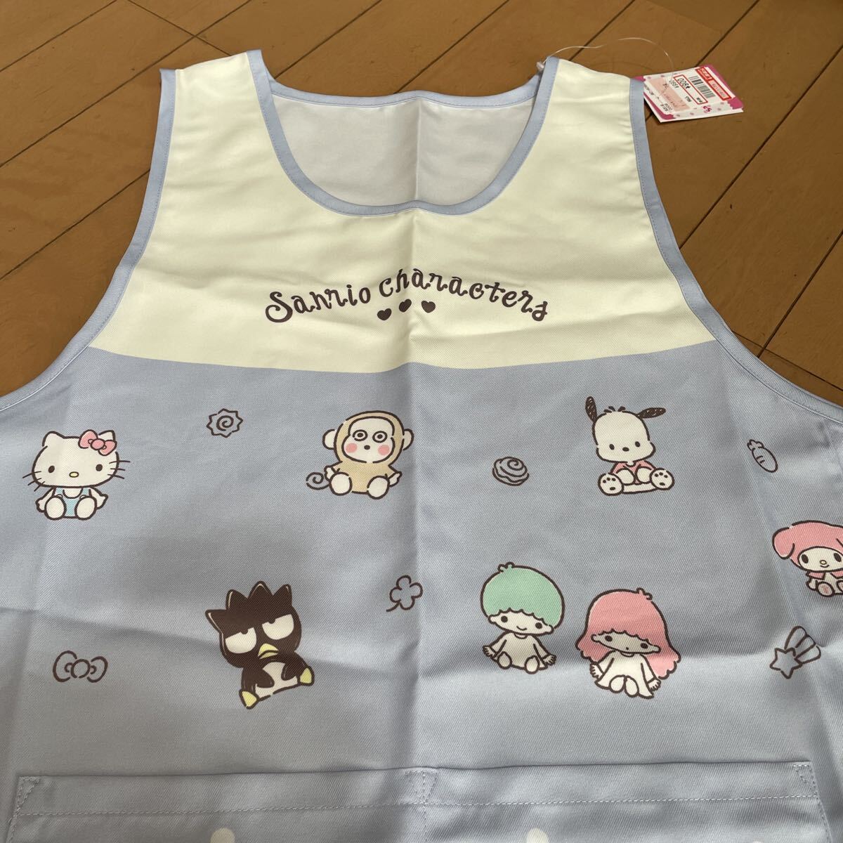 新品　タグ付き　サンリオ　大集合　エプロン　フリーサイズ_画像2