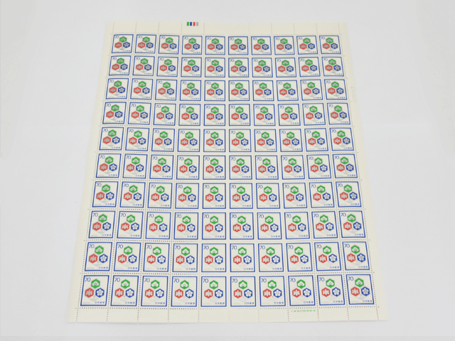 未使用品　日本切手 慶弔切手　慶事用　松竹梅　70円　100枚　1シート　７．０００円分_画像1
