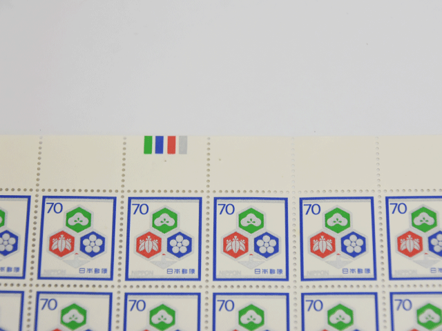 未使用品　日本切手 慶弔切手　慶事用　松竹梅　70円　100枚　1シート　７．０００円分_画像2