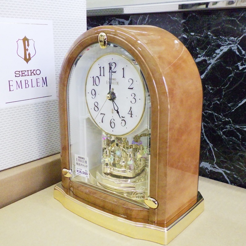 送料無料★新品 3年間延長保証付き★SEIKO セイコー 国内正規品★EMBLEM エムブレム HW592B 置時計 茶マーブル仕上げ 回転飾り★ギフト最適_画像3