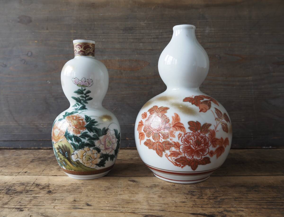 【OAN】 九谷 銘有 色絵 徳利 2種2客セット 骨董 古美術 古道具 民藝 古民藝 茶道具 懐石 古玩 古九谷 赤絵 酒器 在銘 I25923_画像1