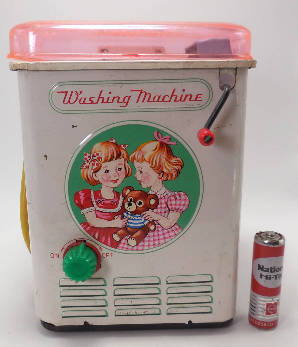  девочка ... медведь мягкая игрушка помощь стирка сушилка для белья утюг .. девочка принт жестяная пластина стиральная машина рука поворот . вода руль имеется игрушка 