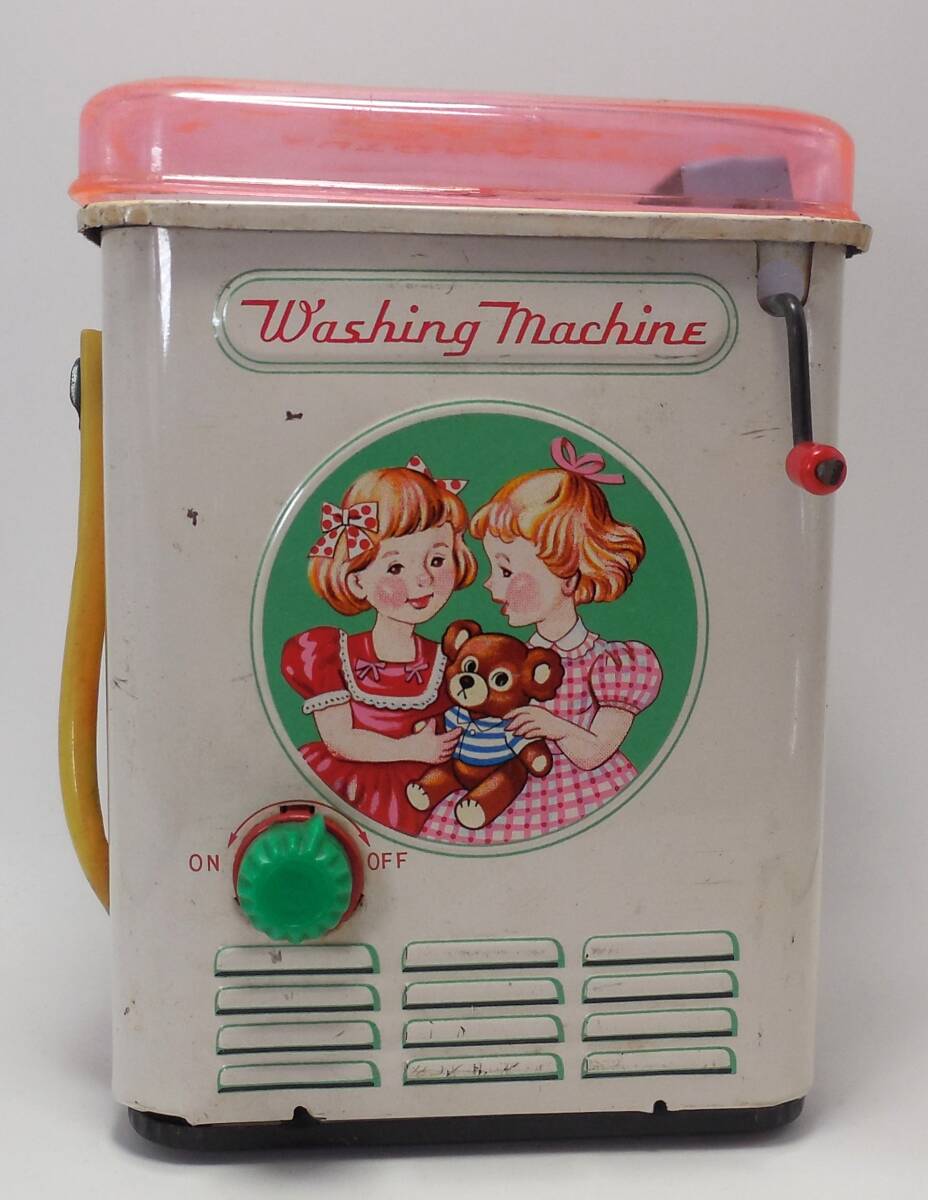  девочка ... медведь мягкая игрушка помощь стирка сушилка для белья утюг .. девочка принт жестяная пластина стиральная машина рука поворот . вода руль имеется игрушка 