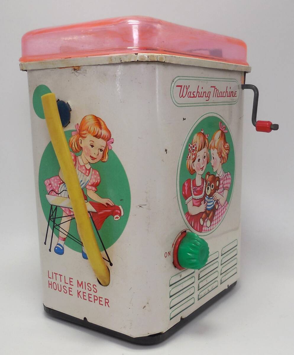  девочка ... медведь мягкая игрушка помощь стирка сушилка для белья утюг .. девочка принт жестяная пластина стиральная машина рука поворот . вода руль имеется игрушка 