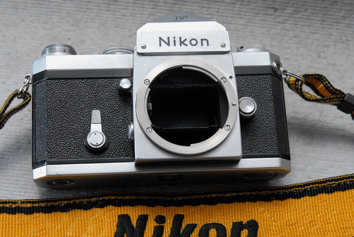 Nikon ニコン高級(jí)一眼レフカメラ F ボディ +（アイレベルファインダー付） （后期型）希少な作動(dòng)品