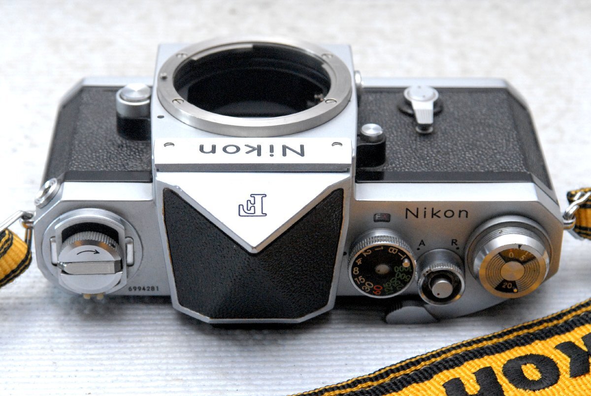 Nikon ニコン高級(jí)一眼レフカメラ F ボディ +（アイレベルファインダー付） （后期型）希少な作動(dòng)品