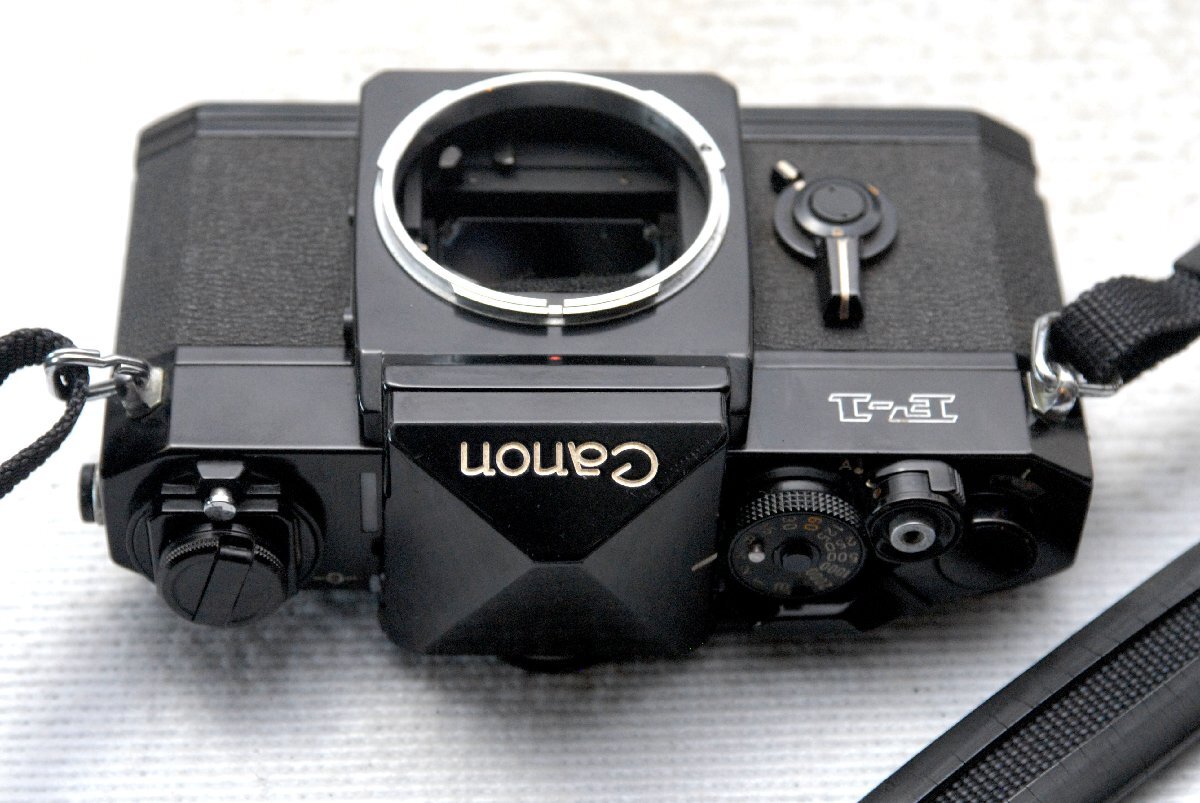 Canon キャノン 最高峰 高級一眼レフカメラ F-1 ボディ (后期型) 希少な作動品（腐食なし）