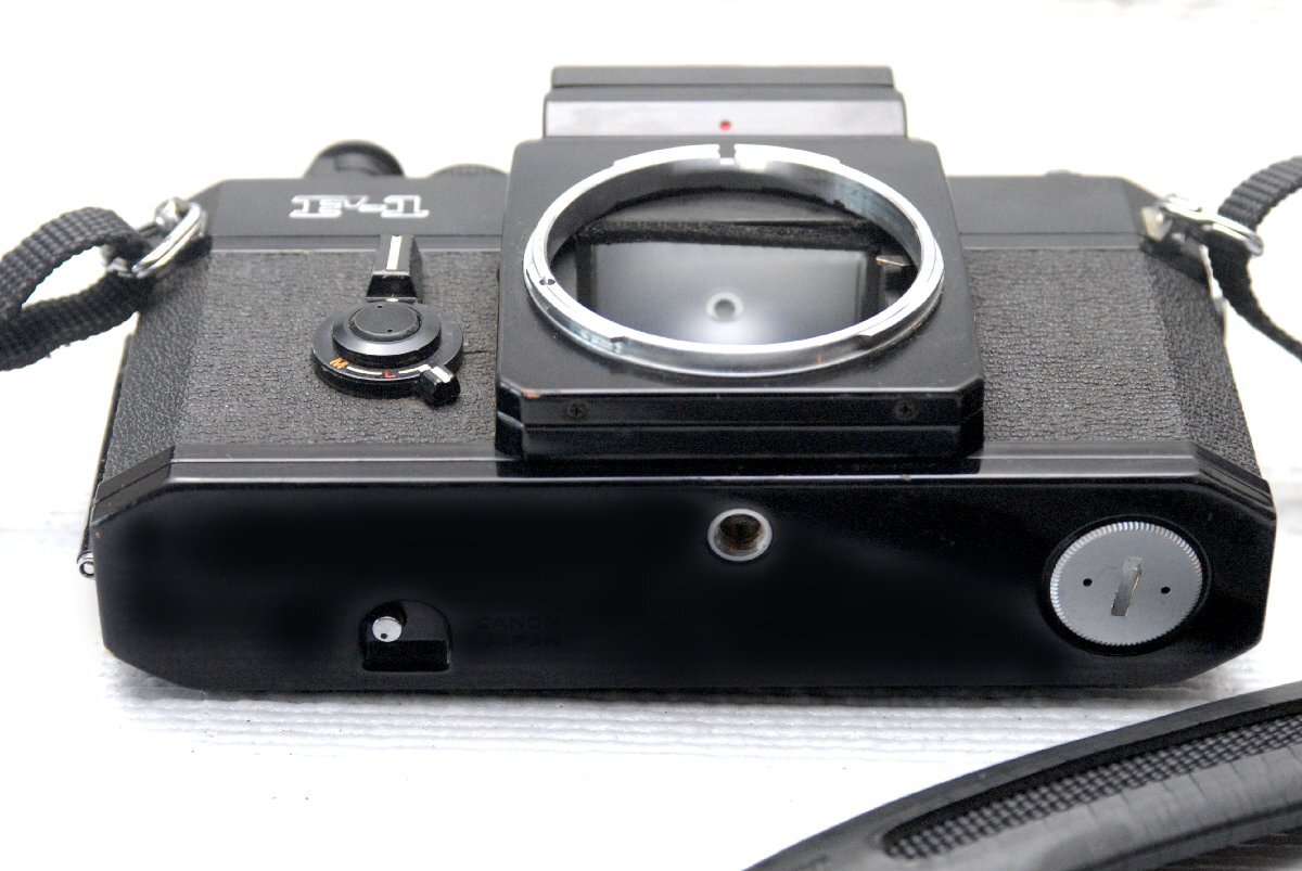 Canon キャノン 最高峰 高級一眼レフカメラ F-1 ボディ (后期型) 希少な作動品（腐食なし）