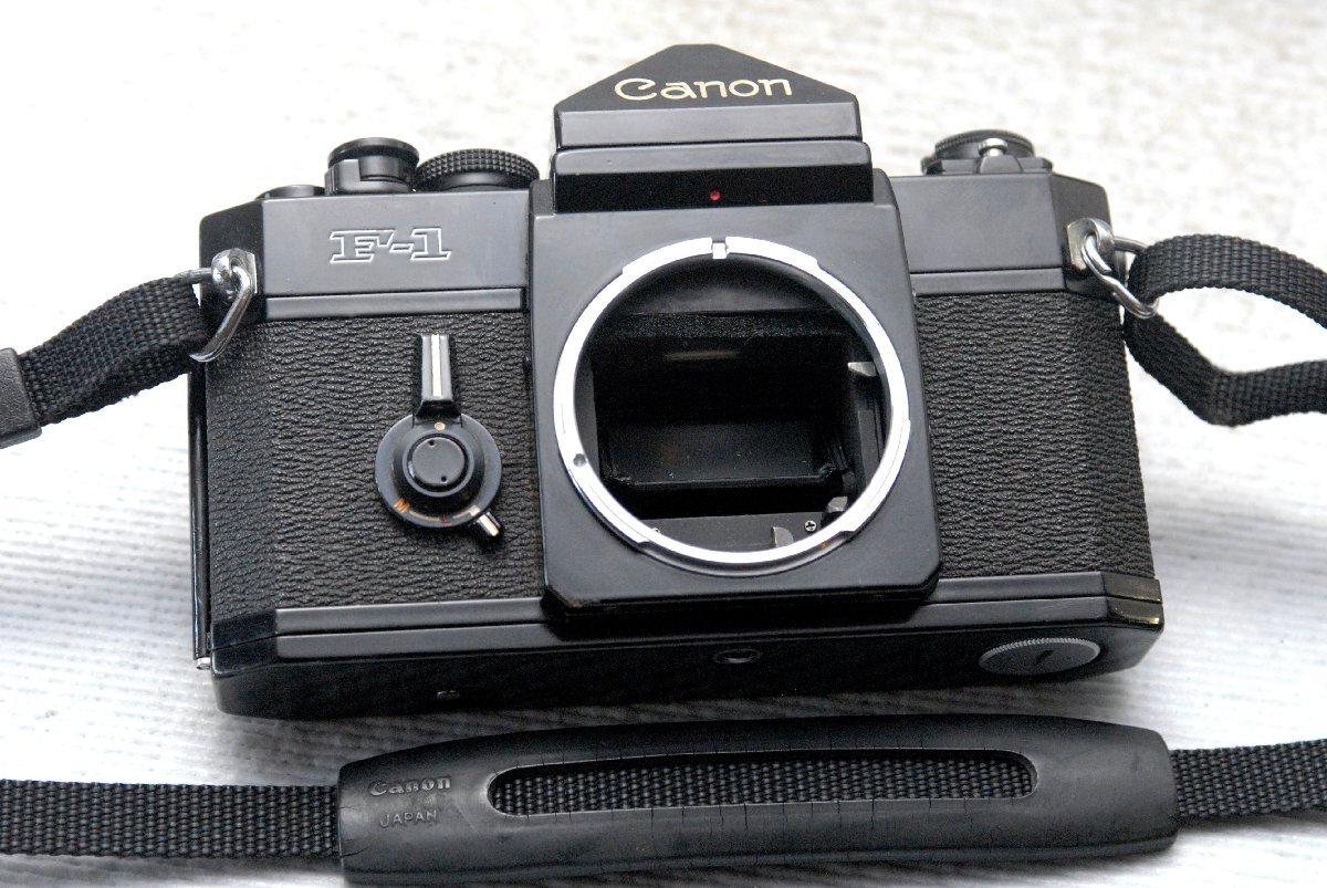 Canon キャノン 最高峰 高級一眼レフカメラ F-1 ボディ (后期型) 希少な作動品（腐食なし）