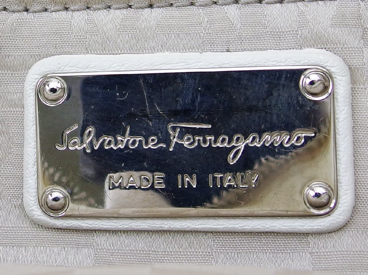 サルヴァトーレフェラガモ Salvatore Ferragamo ハンドバッグ ガンチーニ ホワイト 白 シルバー レザー 中古