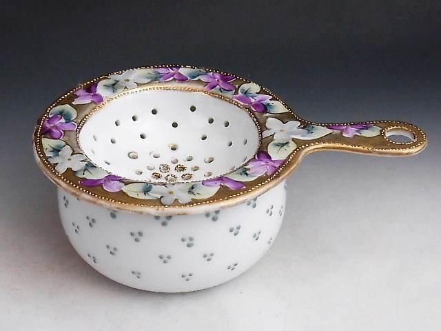 金彩 スミレ花文様 茶漉し ◆ オールドノリタケ _画像1