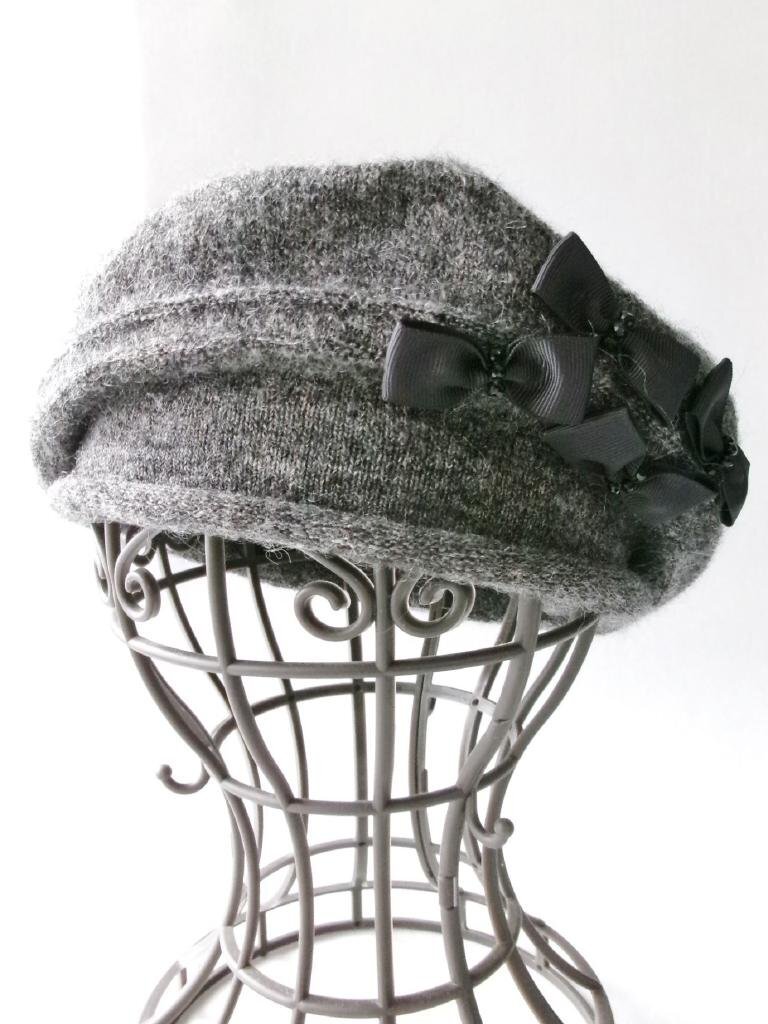 【送料込】 Maxim マキシン 帽子 グレーMIX ニット地 ウール、モヘヤ混 ストレッチ素材 ビーズ付きリボンモチーフ 頭囲44cm～/973631_画像1