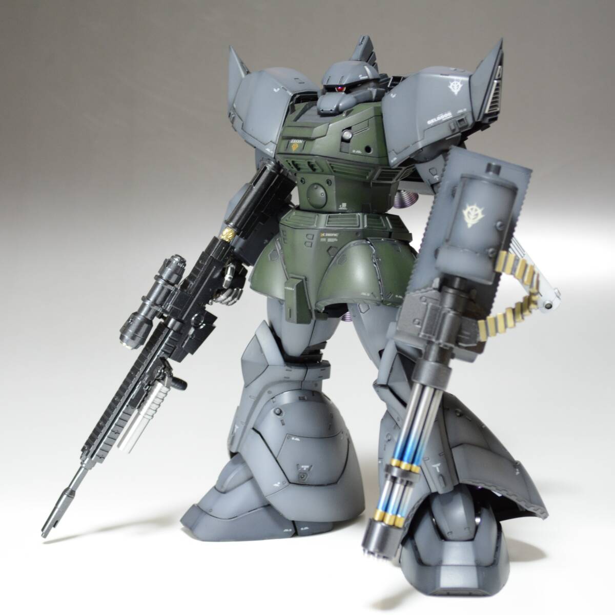 MG 1/100 量産型ゲルググ Ver.2.0 黒立ち上げグラデーション塗装 内部フレーム塗り分け【全塗装改造完成品】機動戦士ガンダム