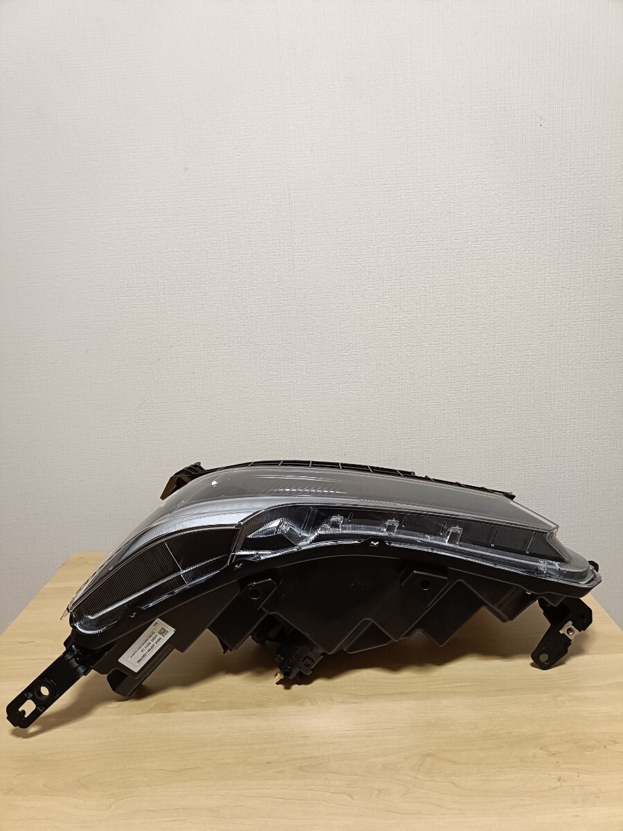 (新車外し) ホンダ WR-V 純正 LED ヘッドライト 左 助手席側 DG5 100-8F08E リテーナー付き ★極上品★_画像5