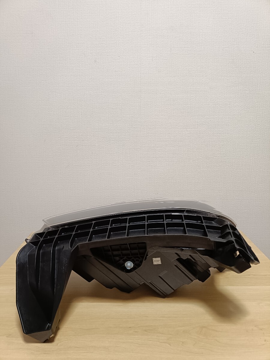 (新車外し) ホンダ WR-V 純正 LED ヘッドライト 左 助手席側 DG5 100-8F08E リテーナー付き ★極上品★_画像6