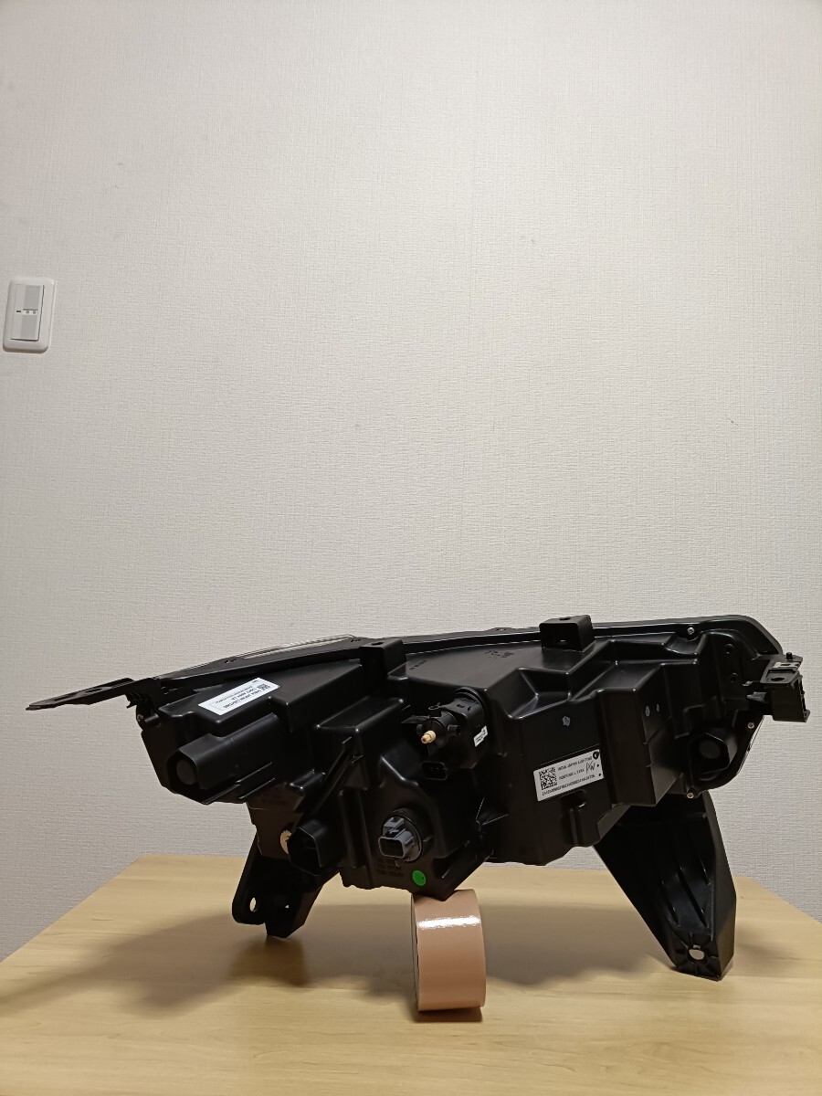 (新車外し) ホンダ WR-V 純正 LED ヘッドライト 左 助手席側 DG5 100-8F08E リテーナー付き ★極上品★_画像7