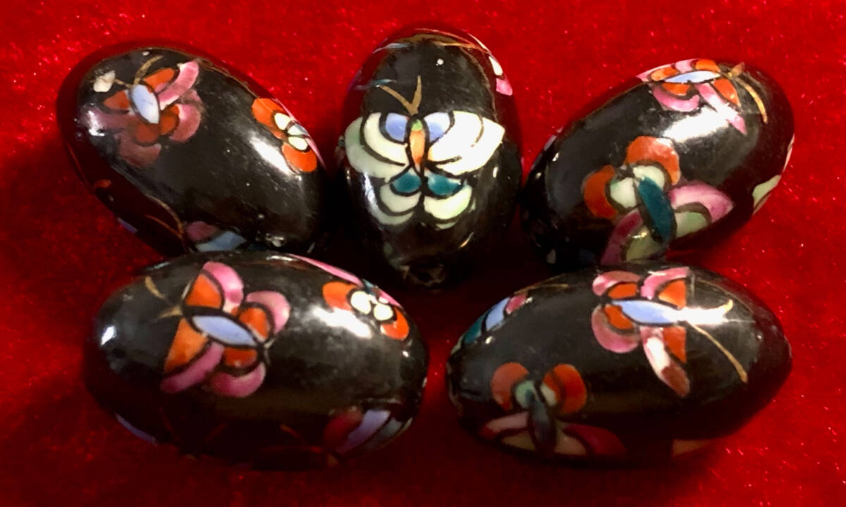 Φ 金粉磁ビーズ Φ　5玉で1単位　15㎜×25㎜楕円大玉　手作り　黒釉に縁起の六色蝶々紋様金粉縁取り　手芸　インテリア、園芸等材料に_画像4